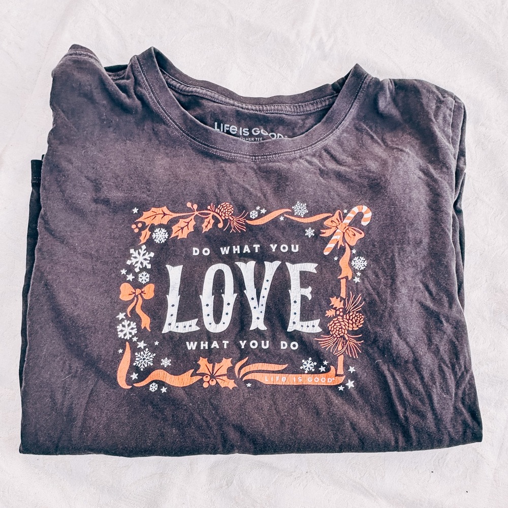 HOLIDAY Life is Good Long Sleeve size Large